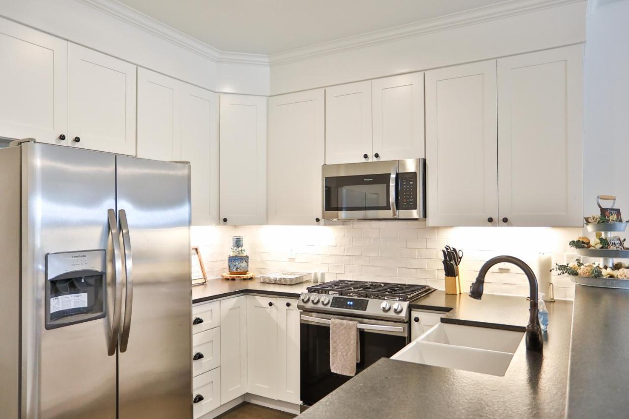 Hill Country Haven A Modern Rustic - 2 Bedroom 2 Bathroom Townhouse Off Main Street フレデリックスバーグ エクステリア 写真